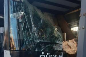 Сегодня в 9.30 на улице Разумовской в Одессе рейсовый автобус столкнулся с четырьмя легковыми автомобилями, погиб водитель