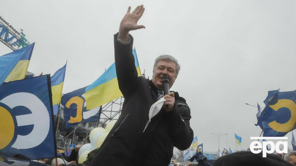 Порошенко повернувся до України 17 січня