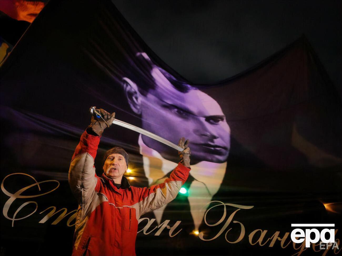 В Киеве по случаю дня рождения Бандеры прошло факельное шествие