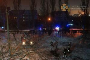 Спасатели с помощью выдвижной лестницы из здания эвакуировали 28 человек