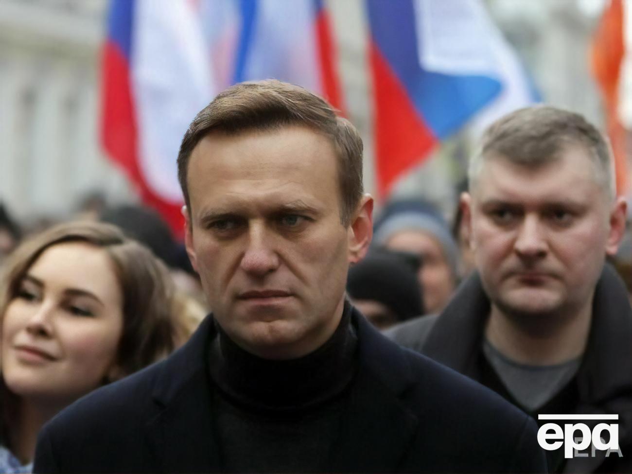 Навальному стало плохо в самолете во время перелета из Томска в Москву