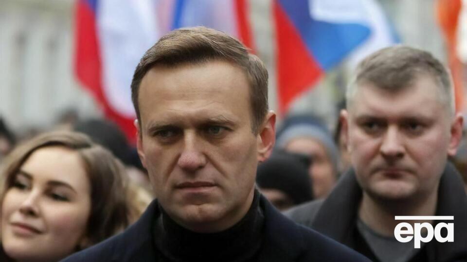 Навальному стало плохо в самолете во время перелета из Томска в Москву