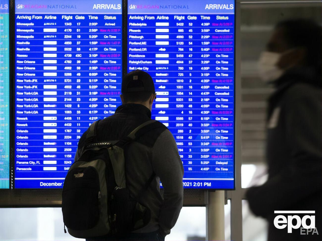 Більшість авіарейсів скасували у США