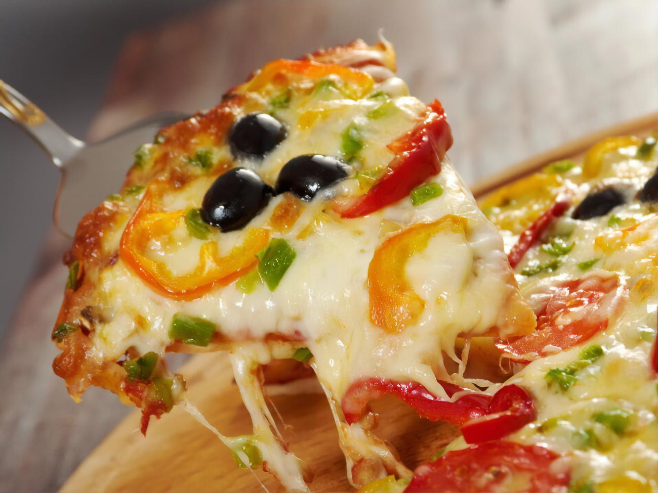 Шматок піци знайшли в чоловічому пальті