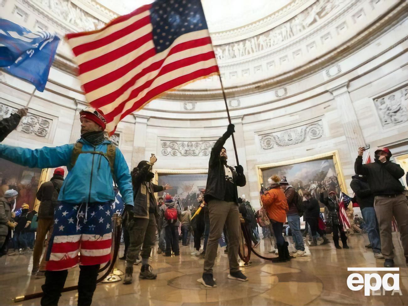 Участники беспорядков считали, что в здание Капитолия их "пригласил президент", рассказал конгрессмен