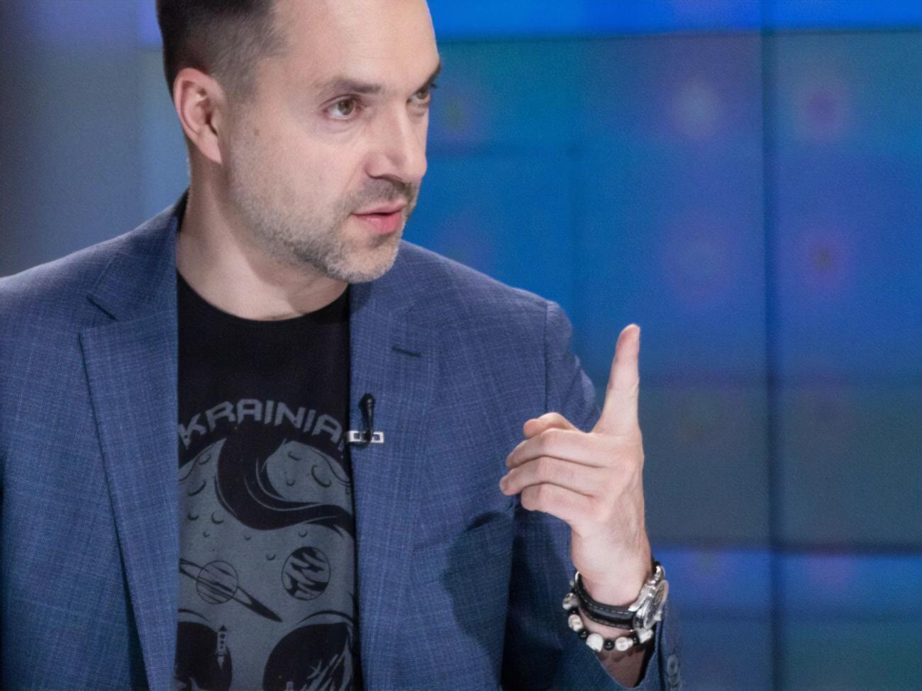 УП пишет, что Арестович (на фото) договорился о встрече с Ермаком