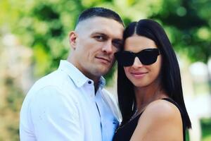 Олександр та Катерина Усики познайомилися у шкільні роки, коли йому було 15 років, а їй – 13
