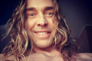 Тарзан: Всем привет! Кто там про автопортрет спрашивал?