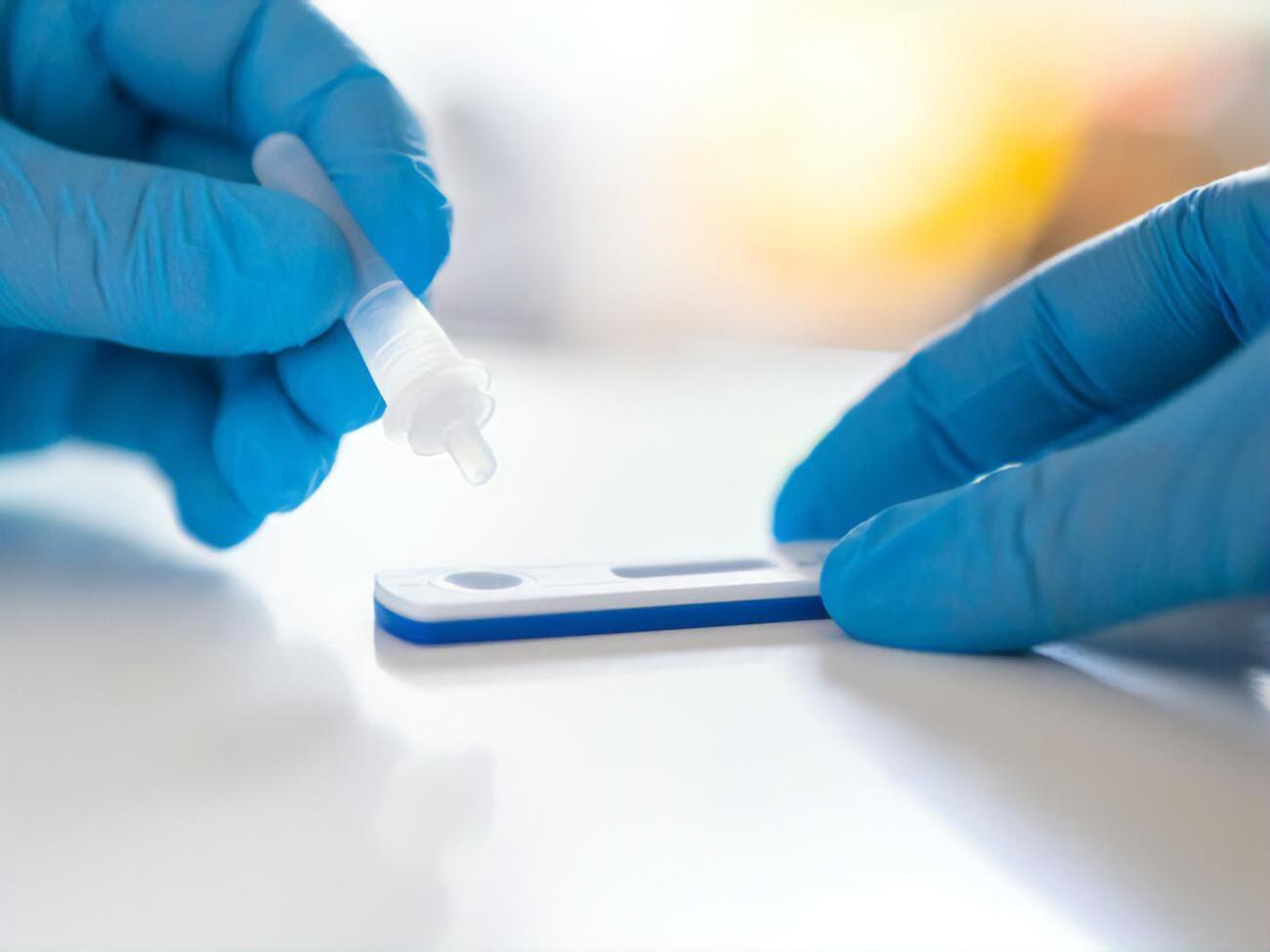 В Україну привезли партію експрестестів