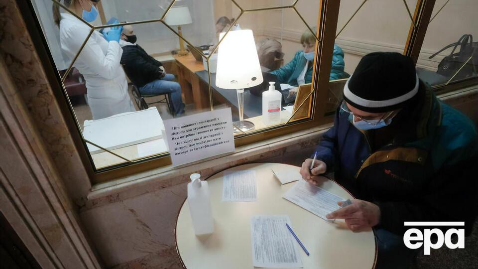 Минздрав предложил ввести обязательную вакцинацию от коронавируса для ряда профессий в сентябре 2021 года