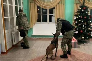 В связи с сообщением о минировании из школ эвакуированы все учащиеся и педагоги