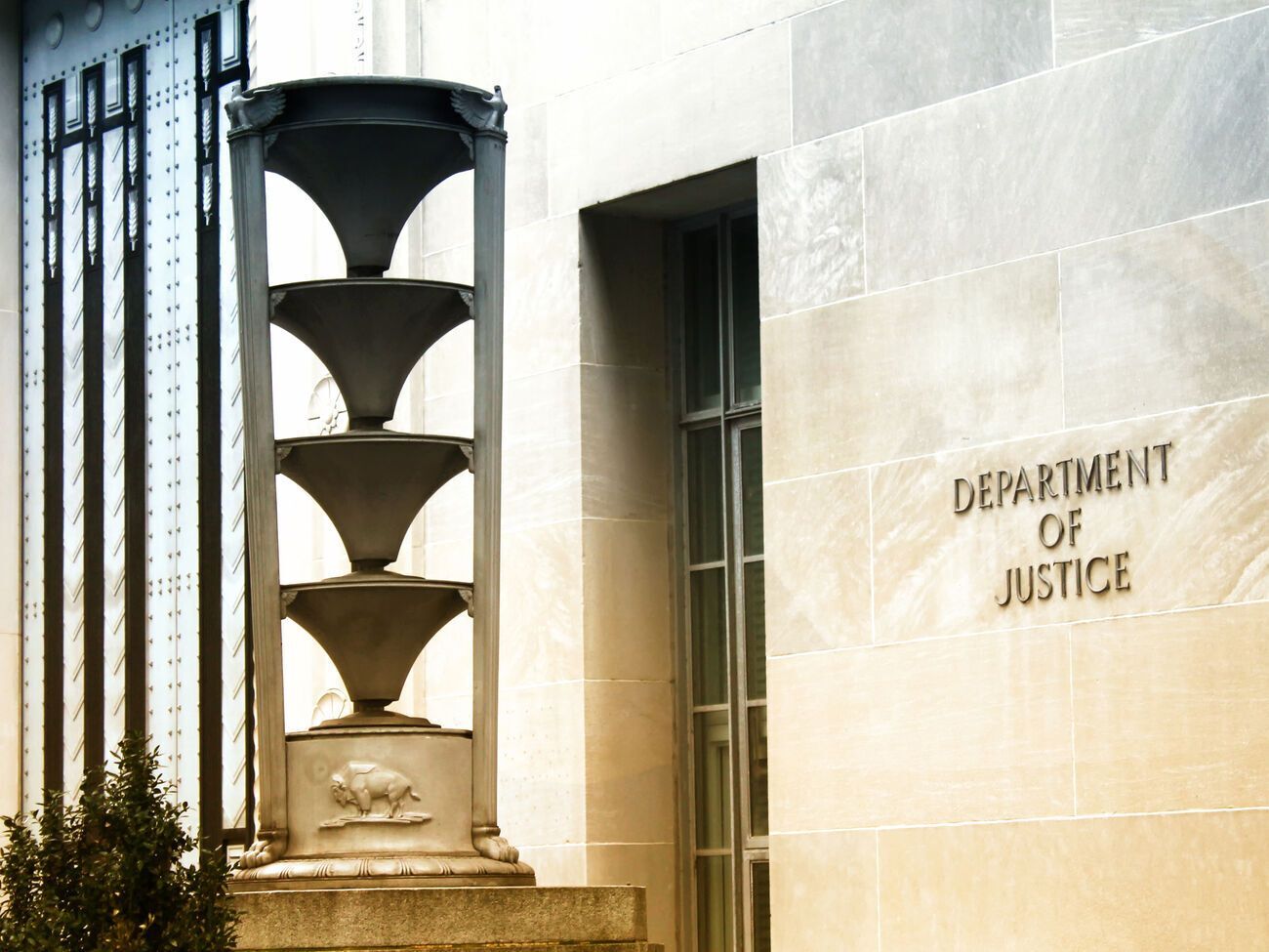 Санкції ввели щодо осіб, які сприяють деструктивній діяльності Росії