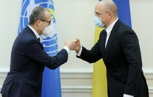 Угоду між урядом України та ВООЗ підписали Денис Шмигаль і Ганс Клюге