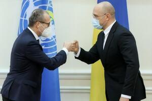 Угоду між урядом України та ВООЗ підписали Денис Шмигаль і Ганс Клюге