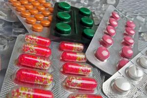 За даними ВООЗ, 64% людей не вміють правильно вживати антибіотики