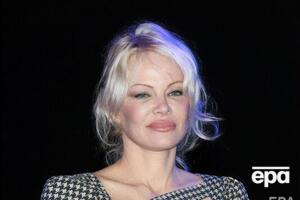 Андерсон більше не носить обручки