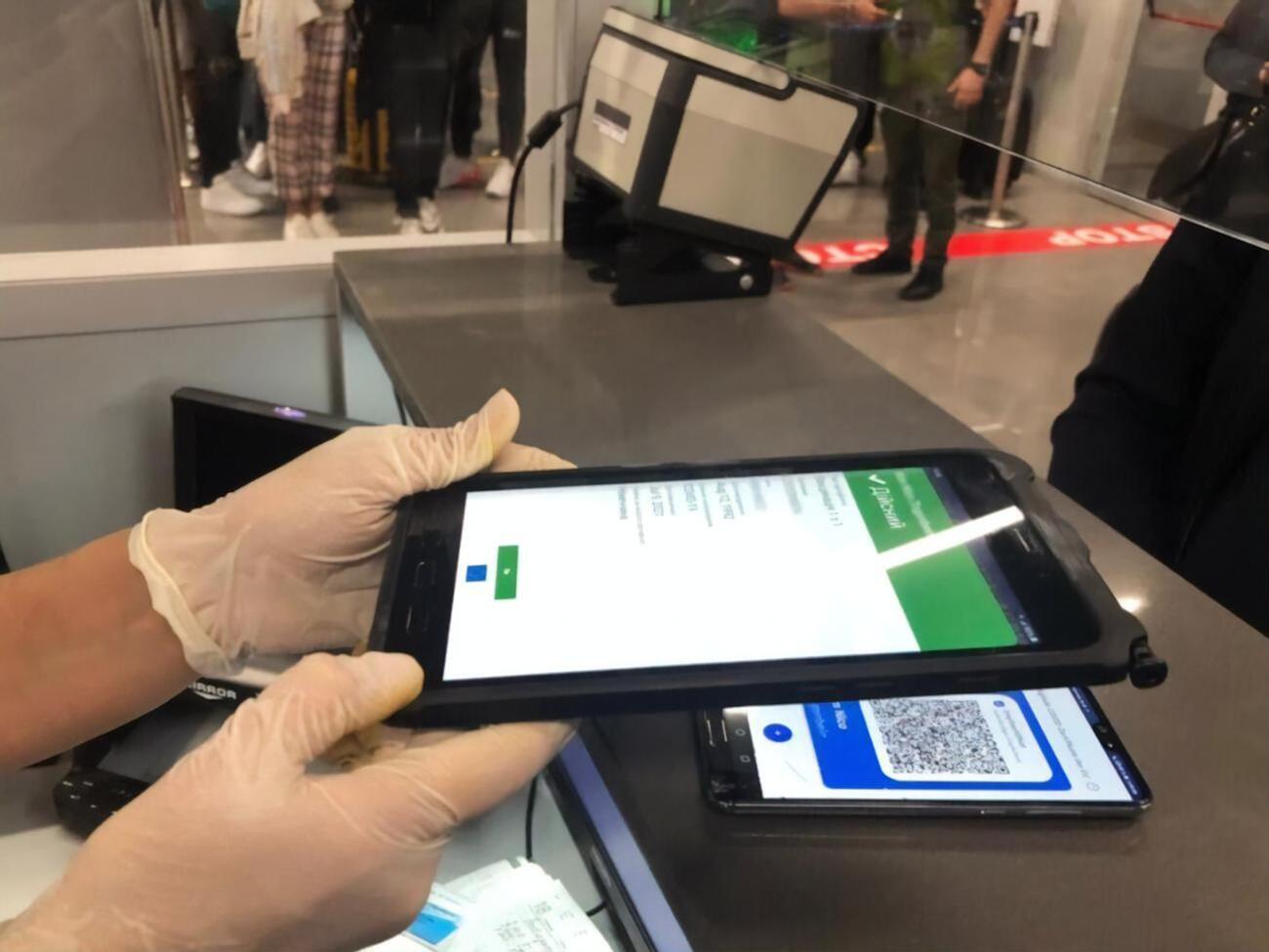 Пограничники в этом году выявили 114 поддельных COVID-сертификатов&nbsp;у граждан, прибывших в Украину, отметили в МВД