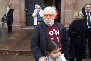 Валенса трижды привился от коронавируса