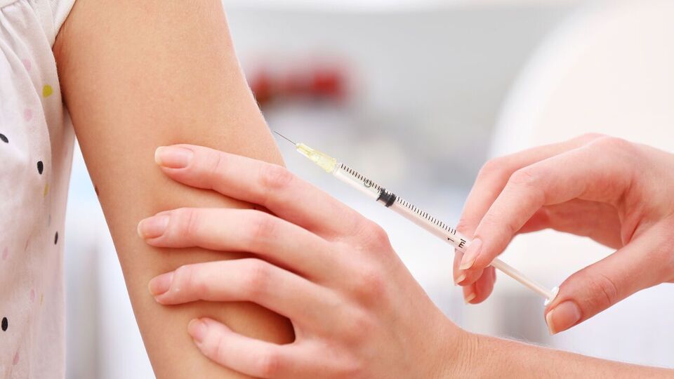 С начала вакцинальной кампании получили хотя бы одну дозу вакцины от коронавируса 15,14 млн украинцев