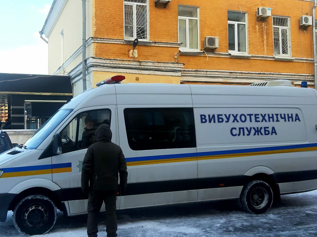 Від початку 2021 року правоохоронці встановили 313 осіб, які залишили неправдиві повідомлення про мінування. За це передбачено кримінальну відповідальність