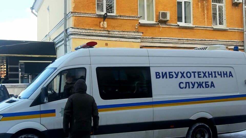 Від початку 2021 року правоохоронці встановили 313 осіб, які залишили неправдиві повідомлення про мінування. За це передбачено кримінальну відповідальність