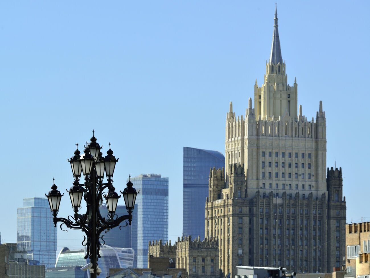У МЗС РФ знову безпідставно звинуватили країни НАТО в ескалації напруженості навколо України