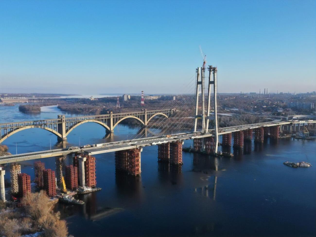 Мост строили с 2004 года