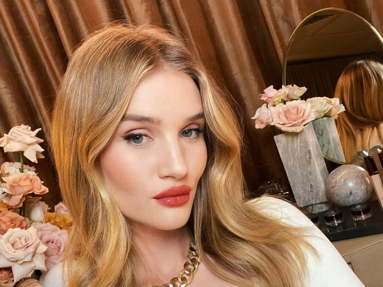 В августе 2021 года Роузи Хантингтон-Уайтли объявила, что вскоре станет матерью во второй раз