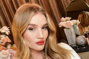 В августе 2021 года Роузи Хантингтон-Уайтли объявила, что вскоре станет матерью во второй раз