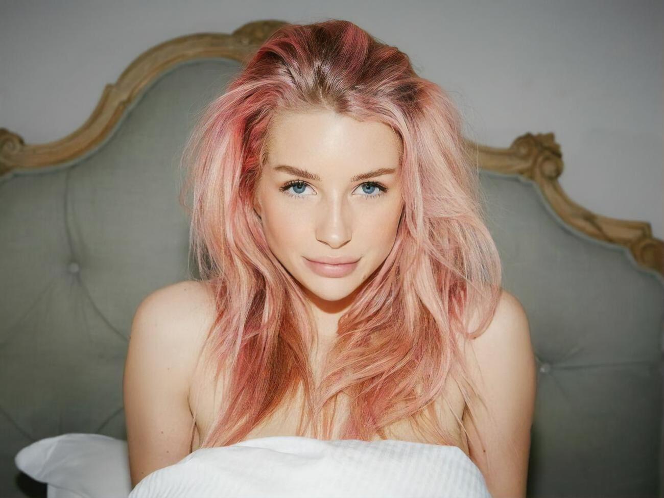 Лотти Мосс выбрала карьеру эротической модели