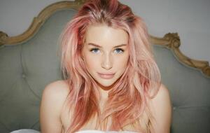 Лотті Мосс обрала кар'єру еротичної моделі