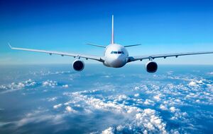 Працівники авіакомпанії пояснюють пасажирам перенесення авіарейсів "політичною ситуацією" в Україні