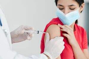 Двумя дозами в Украине привито от коронавируса около 14,5 млн человек