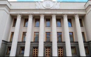 В Верховную Раду проходят семь партий