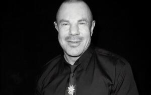 Мюглер народився 1948 року у Франції