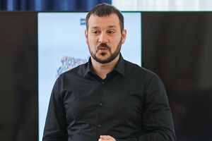 Істерія щодо вторгнення завдає Україні серйозної економічної шкоди і не сильно допомагає у військовому плані