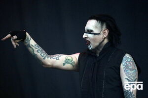 Мерилин Мэнсон снял в клипе на песню Heart-Shaped Glasses свою на тот момент невесту Эван Рейчел Вуд