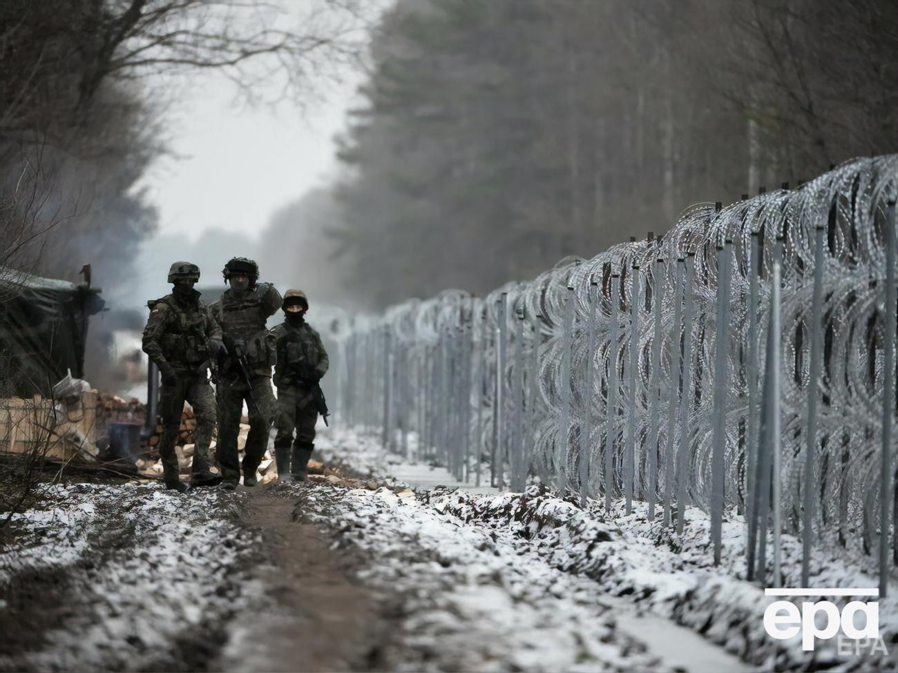 Стену планируют достроить летом