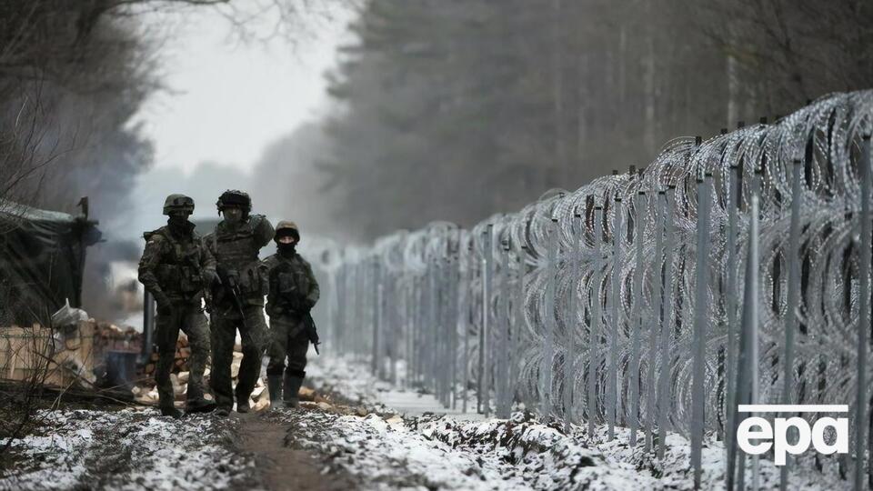 Стену планируют достроить летом