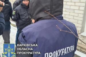Під час передання $500 поліцейського затримали