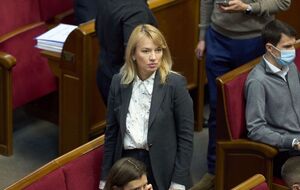 Глава партии "Слуга народа" Елена Шуляк рассказала, как в партии будут поступать с депутатами всех уровней, которые не поддерживают партийные инициативы