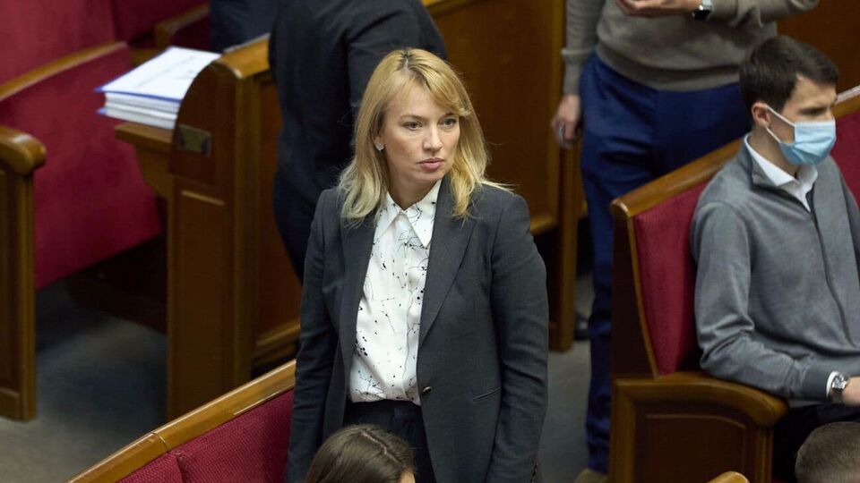 Глава партии "Слуга народа" Елена Шуляк рассказала, как в партии будут поступать с депутатами всех уровней, которые не поддерживают партийные инициативы