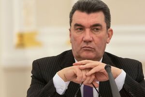 Данилов отметил, что страны – члены НАТО готовы помогать Украине с оружием в случае необходимости
