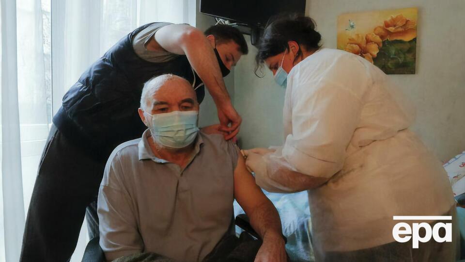 Всего в Украине привито от COVID-19 двумя дозами вакцины 14,49 млн человек, отметили в Минздраве
