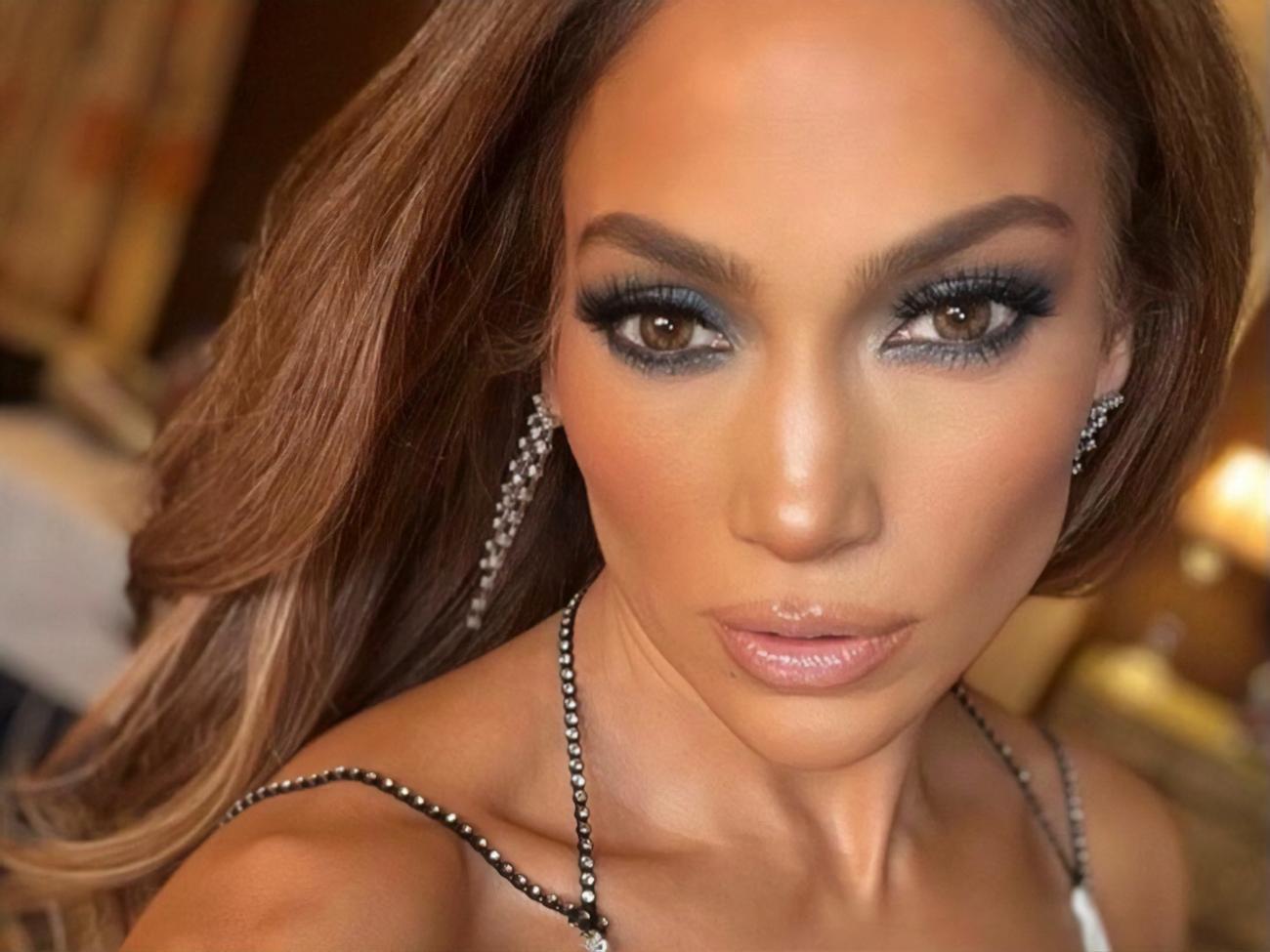 Лопес представила картину со своим участием