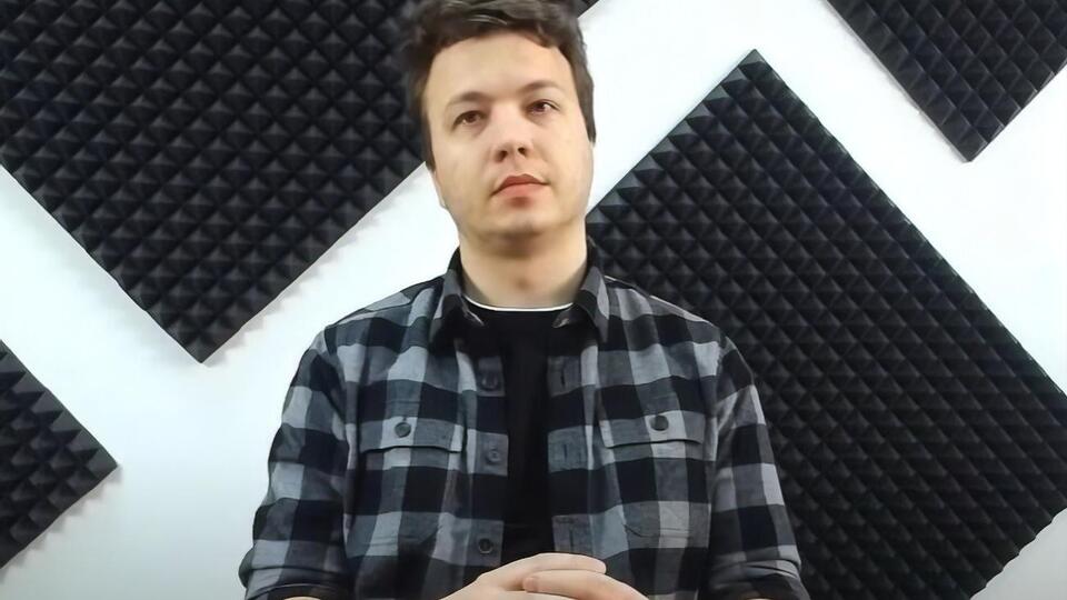 Протасевич заявив, що хоче бути "корисним суспільству та державі", і почав працювати у провладному правозахисному центрі
