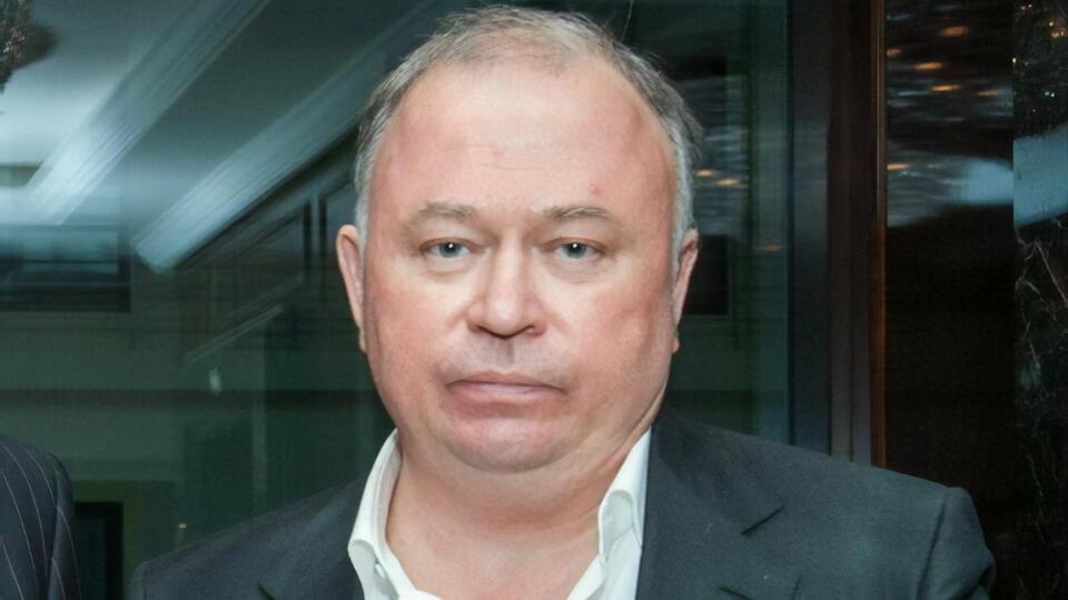 Караулов: С чего вдруг, если у нас денег, как у дурака махорки, люди должны платить на 7% больше за водку?