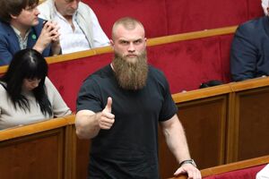 Дмитрук родом із Козятина Вінницької області, його обрали у нардепи у 133-му окрузі в Одесі