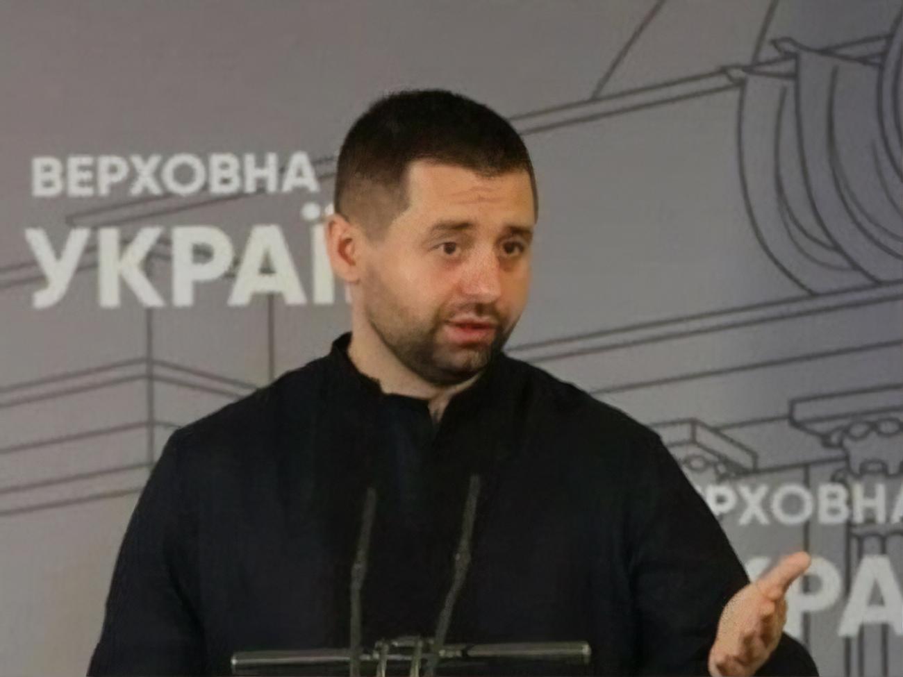 Палатки и казармы российских войск на границе с Украиной полупустые, утверждает Арахамия