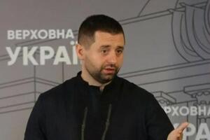 Палатки и казармы российских войск на границе с Украиной полупустые, утверждает Арахамия